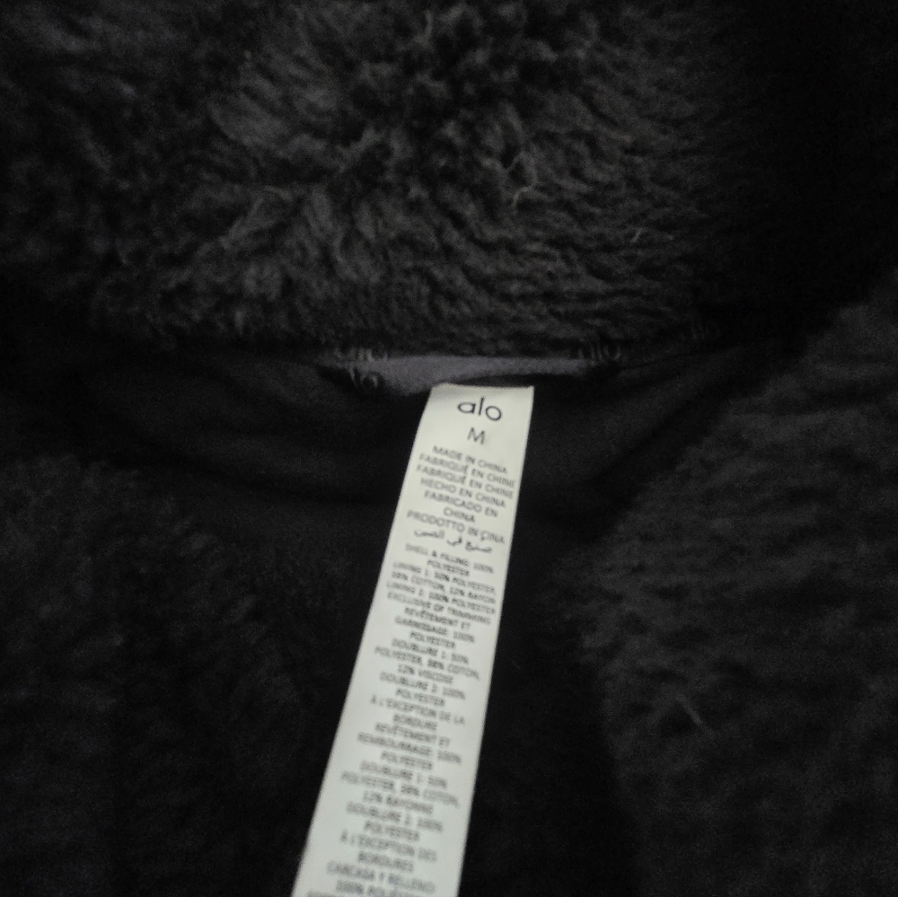 Alo Yoga Sherpa Snow Angel Puffer Jacket Coat in Black sz MEDIUM - Picture 4 of 5